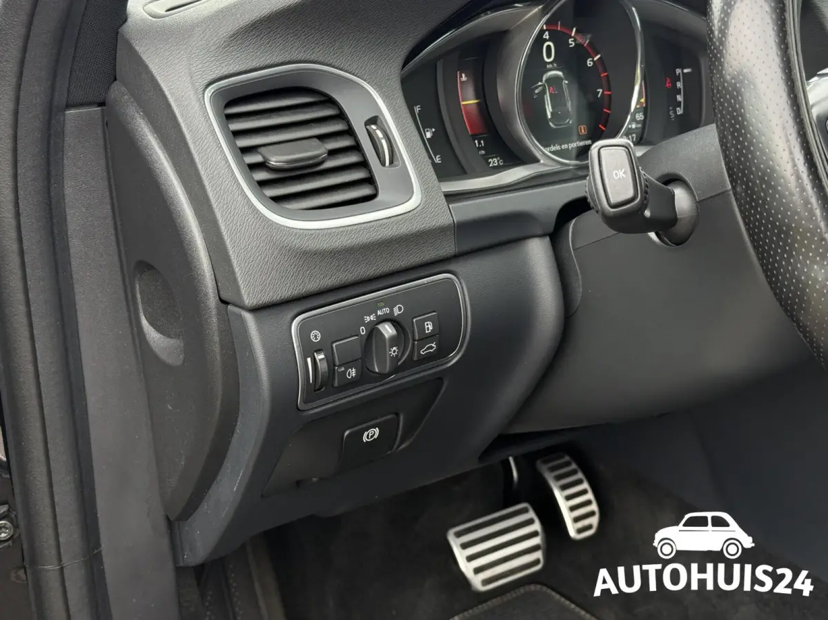 1.5 T3 AUT R-Design Trekhaak|Camera|Navi|Xenon|NL-Auto