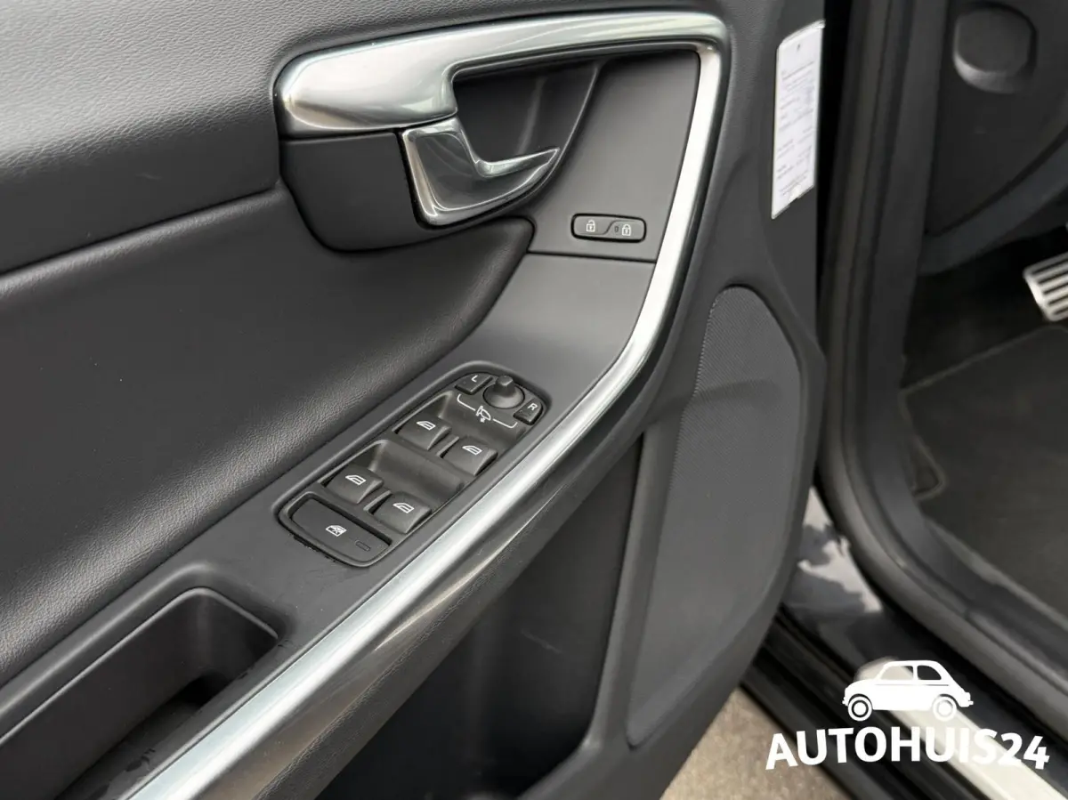 1.5 T3 AUT R-Design Trekhaak|Camera|Navi|Xenon|NL-Auto