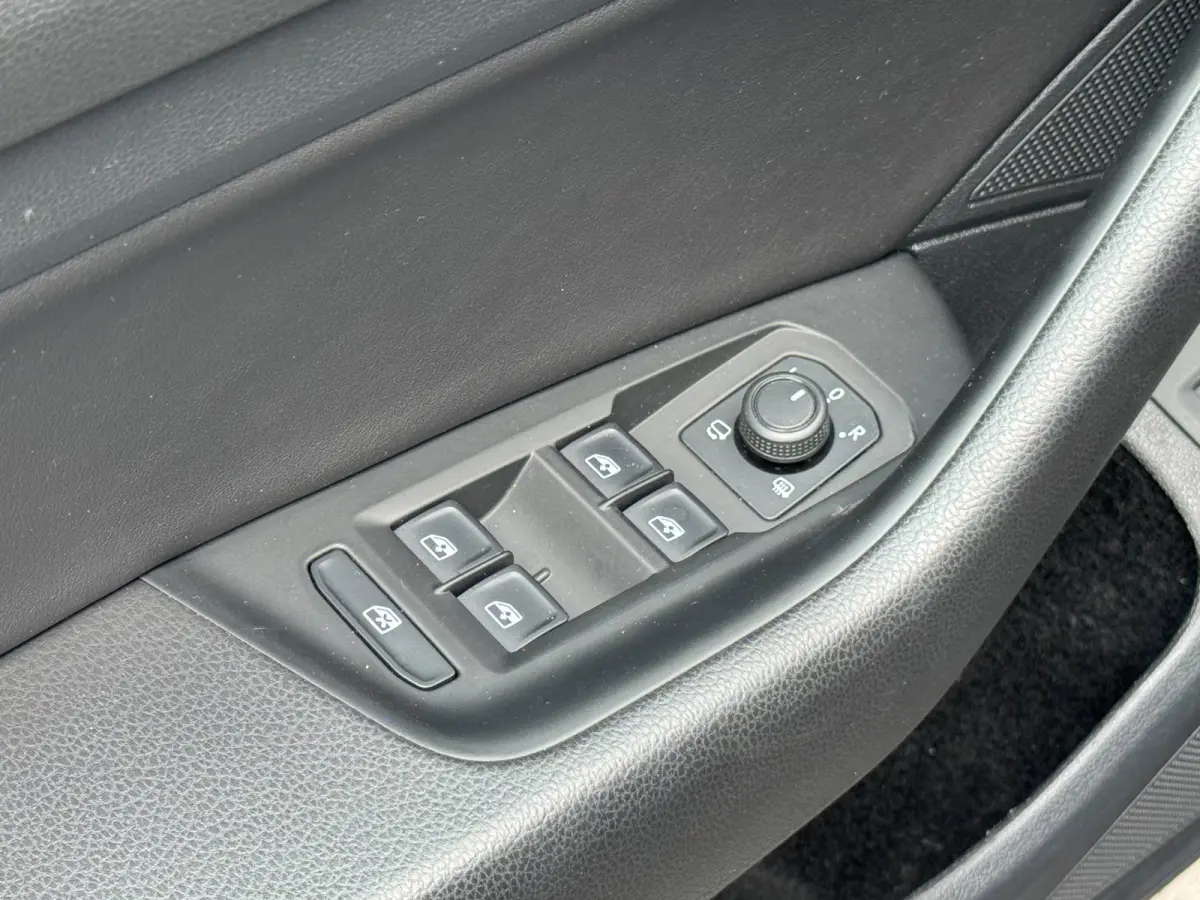 2.0 TSI Business R Exclusive | Met o.a. Panoramadak, R-line in- en exterieur, elektrische achterklep en cruise!