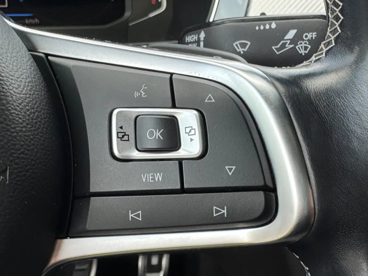 2.0 TSI Business R Exclusive | Met o.a. Panoramadak, R-line in- en exterieur, elektrische achterklep en cruise!