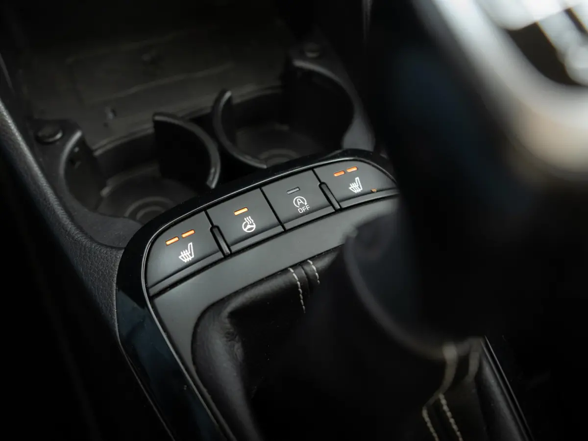 1.0 T-GDI X-Line | 100PK | Stoel en stuurverwarming | Navigatie | Climate control |