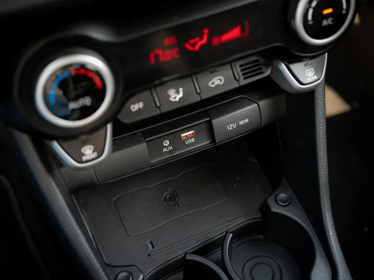 1.0 T-GDI X-Line | 100PK | Stoel en stuurverwarming | Navigatie | Climate control |