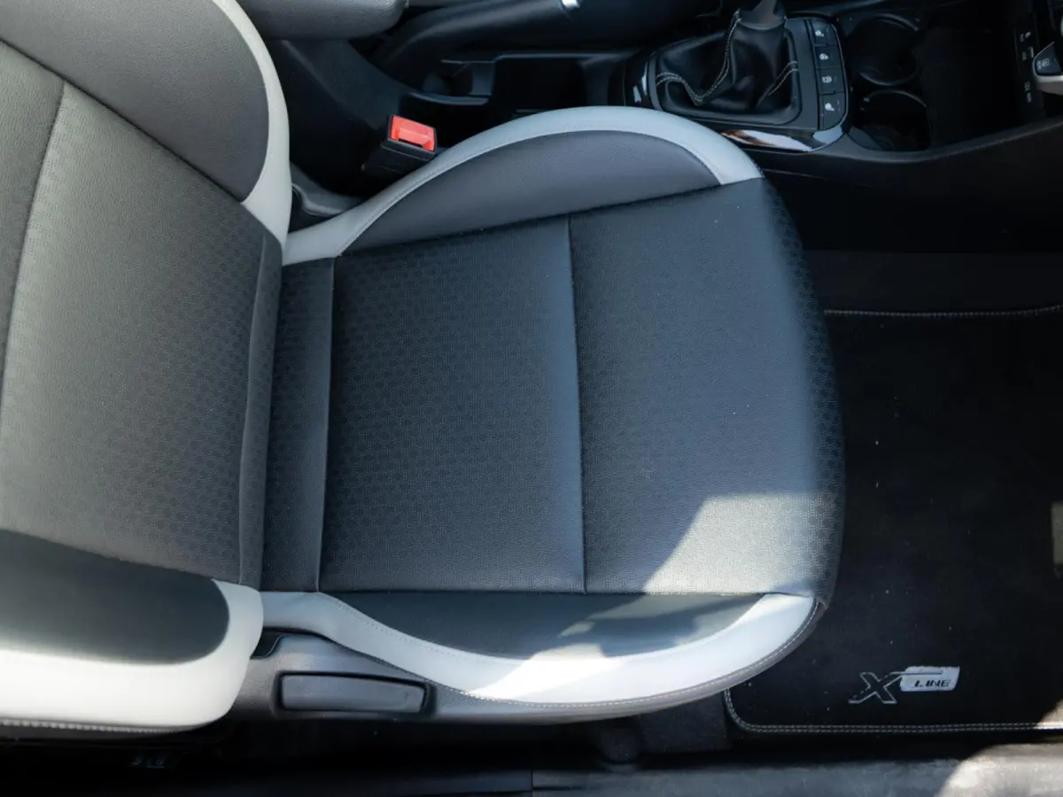 1.0 T-GDI X-Line | 100PK | Stoel en stuurverwarming | Navigatie | Climate control |