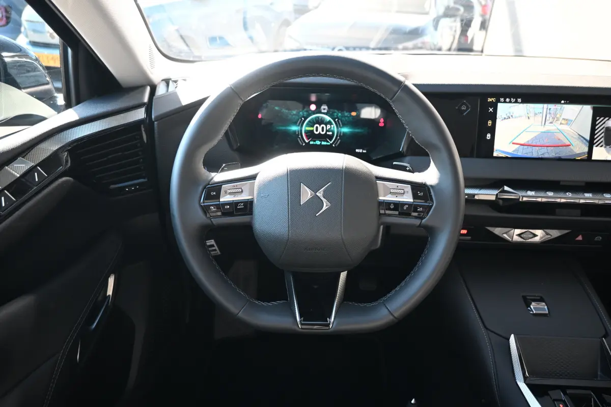 No 4 Ligne Business Tot 8 Jaar Garantie! | Navigatie | Warmtepomp | Climate Control | Draadloos Apple Carplay & Android Auto |