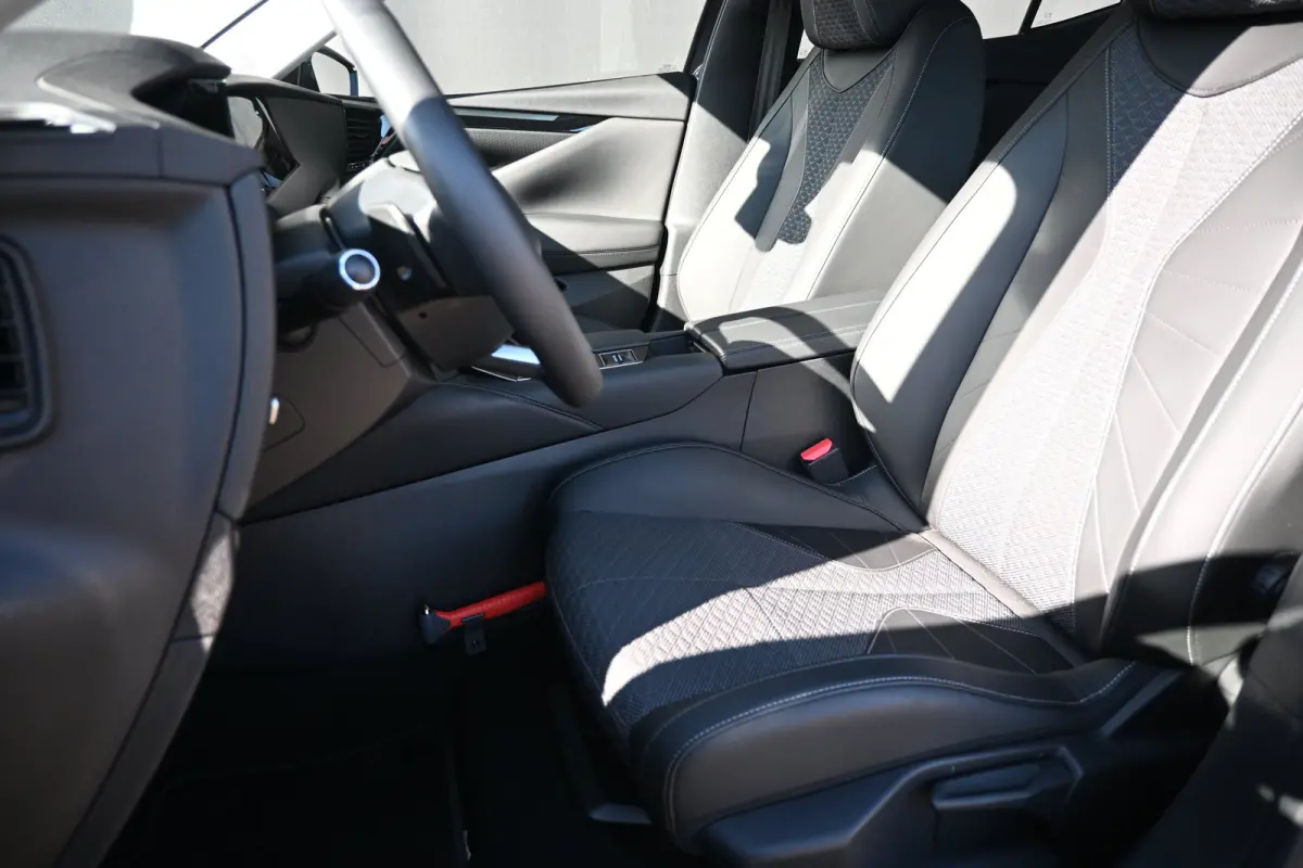 No 4 Ligne Business Tot 8 Jaar Garantie! | Navigatie | Warmtepomp | Climate Control | Draadloos Apple Carplay & Android Auto |