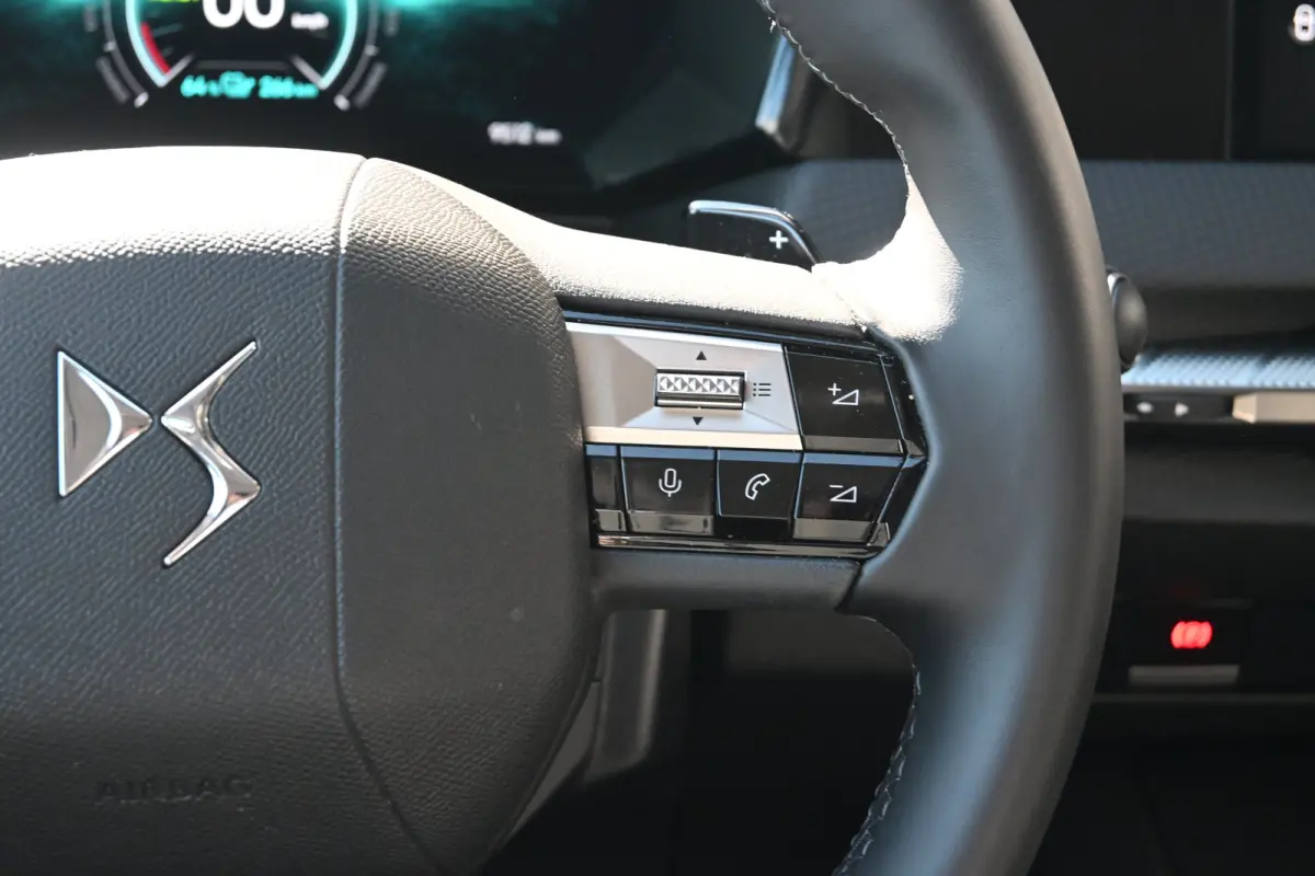 No 4 Ligne Business Tot 8 Jaar Garantie! | Navigatie | Warmtepomp | Climate Control | Draadloos Apple Carplay & Android Auto |