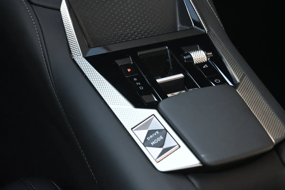 No 4 Ligne Business Tot 8 Jaar Garantie! | Navigatie | Warmtepomp | Climate Control | Draadloos Apple Carplay & Android Auto |