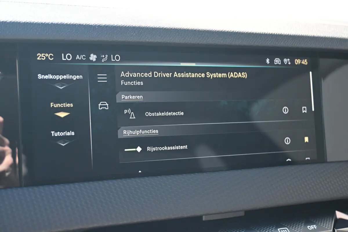 No 4 Ligne Business Tot 8 Jaar Garantie! | Navigatie | Warmtepomp | Climate Control | Draadloos Apple Carplay & Android Auto |