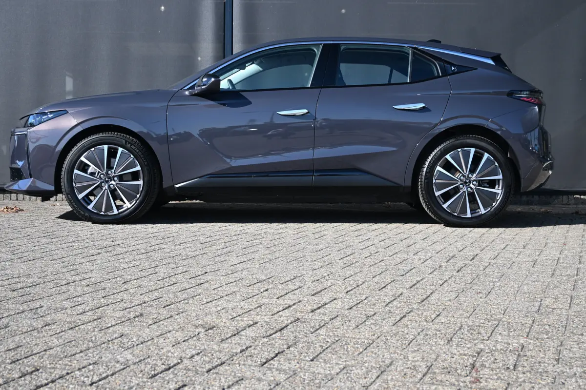 No 4 Ligne Business Tot 8 Jaar Garantie! | Navigatie | Warmtepomp | Climate Control | Draadloos Apple Carplay & Android Auto |