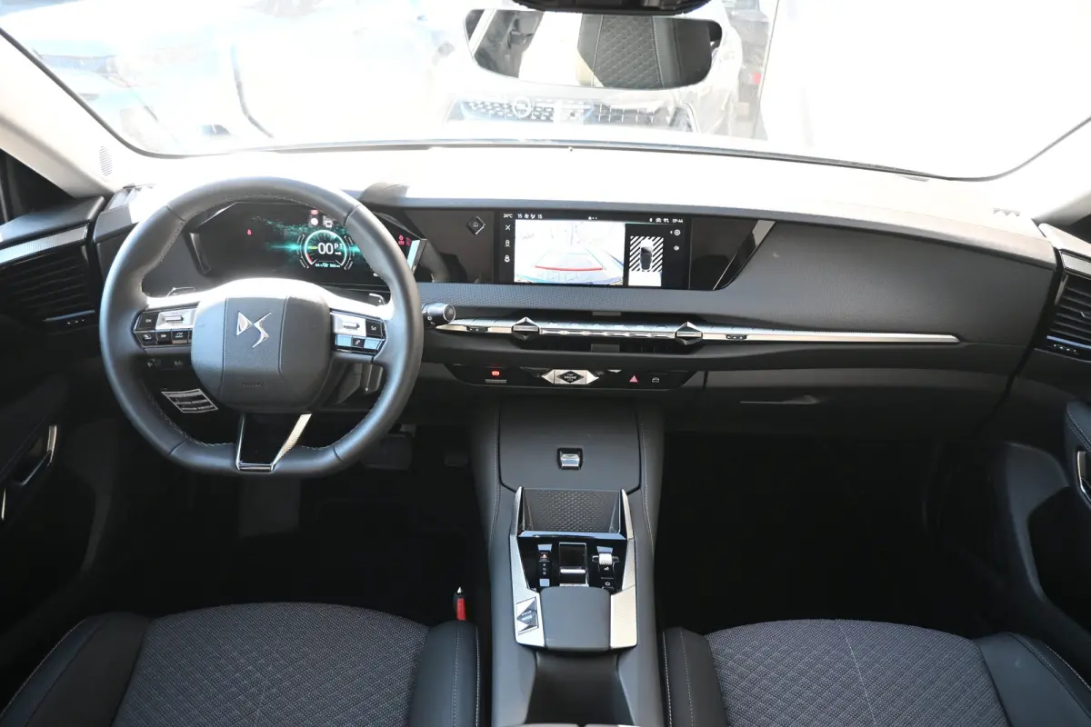 No 4 Ligne Business Tot 8 Jaar Garantie! | Navigatie | Warmtepomp | Climate Control | Draadloos Apple Carplay & Android Auto |