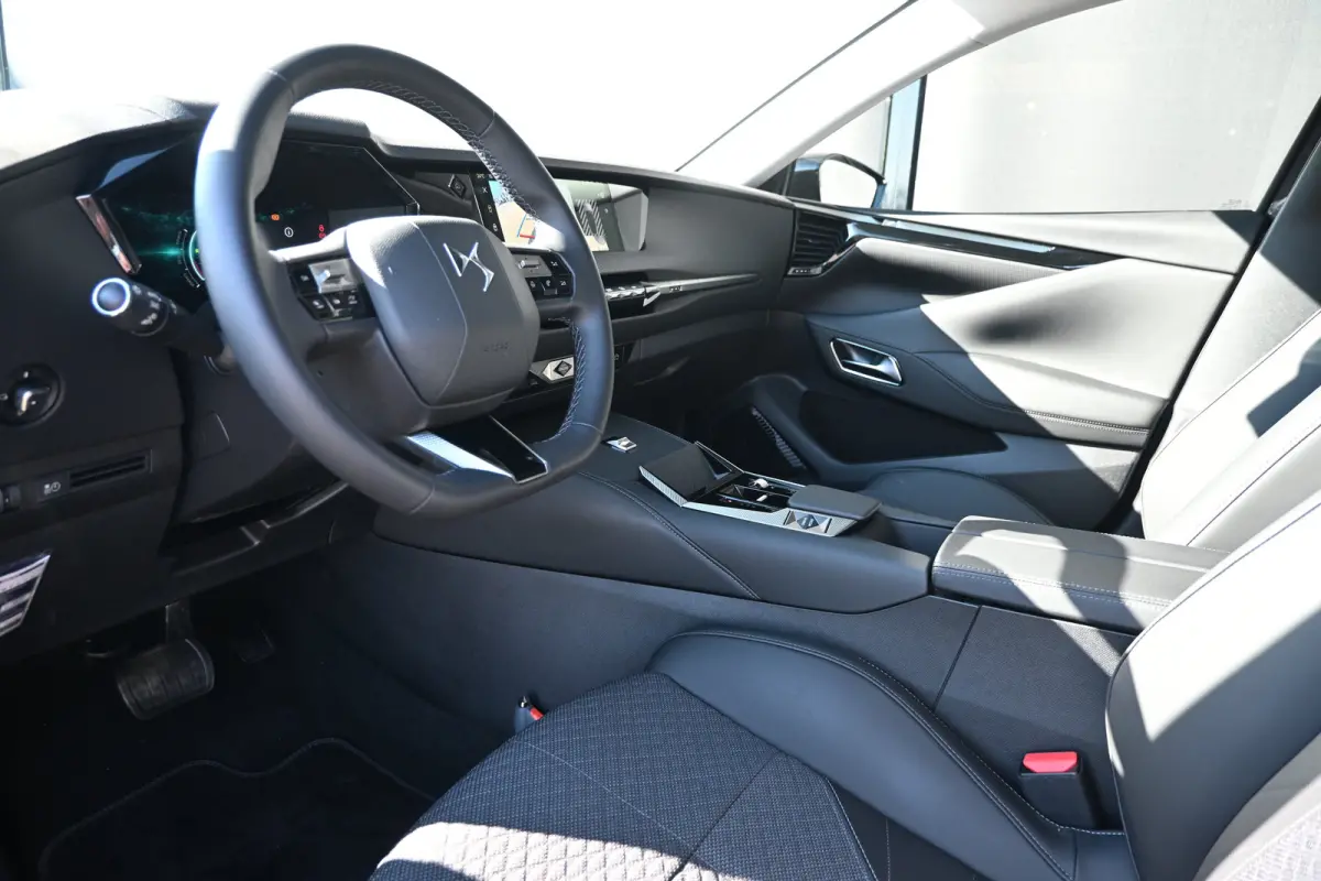No 4 Ligne Business Tot 8 Jaar Garantie! | Navigatie | Warmtepomp | Climate Control | Draadloos Apple Carplay & Android Auto |