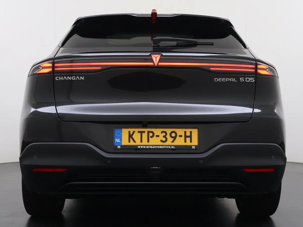 EV LHD MAX 200KW | 68.8 kwh | NIEUWE AUTO | PANORAMADAK | 20" LMV | 360° CAMERA | HEAD-UP DISPLAY | LEDEREN BEKLEDING | STOELVERWARMING | FULL OPTIONS | FABRIEKSGARANTIE T/M 2033 |
