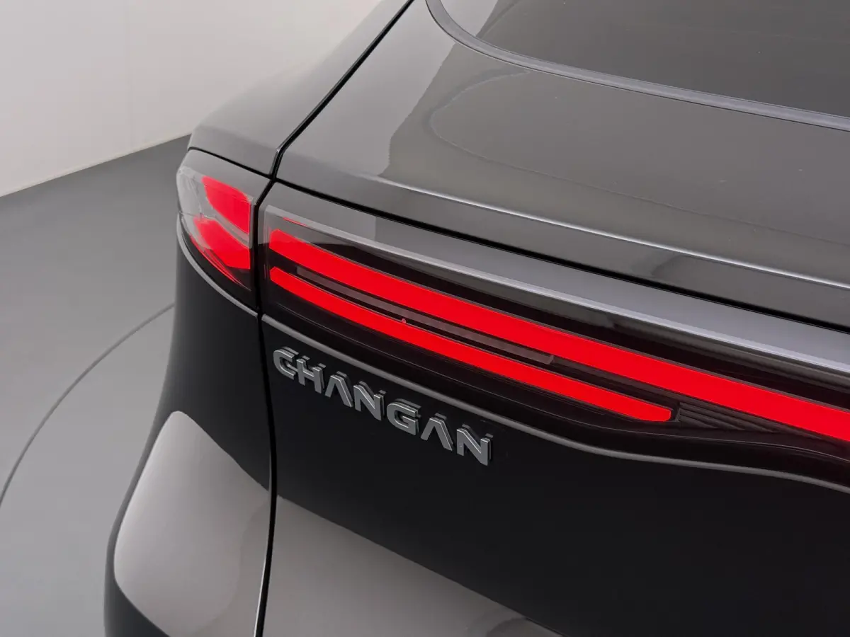 EV LHD MAX 200KW | 68.8 kwh | NIEUWE AUTO | PANORAMADAK | 20" LMV | 360° CAMERA | HEAD-UP DISPLAY | LEDEREN BEKLEDING | STOELVERWARMING | FULL OPTIONS | FABRIEKSGARANTIE T/M 2033 |