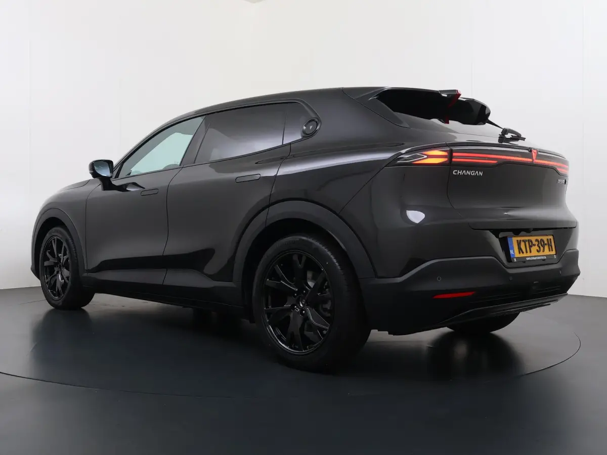 EV LHD MAX 200KW | 68.8 kwh | NIEUWE AUTO | PANORAMADAK | 20" LMV | 360° CAMERA | HEAD-UP DISPLAY | LEDEREN BEKLEDING | STOELVERWARMING | FULL OPTIONS | FABRIEKSGARANTIE T/M 2033 |