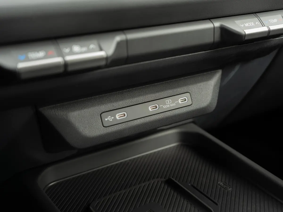 1.6 GDi Hybrid X-Line | Stoel en stuurverwarming / Ventilatie | Navigatie |