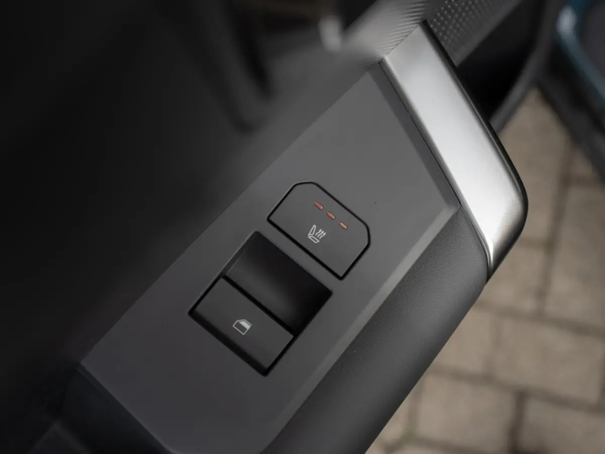 1.6 GDi Hybrid X-Line | Stoel en stuurverwarming / Ventilatie | Navigatie |