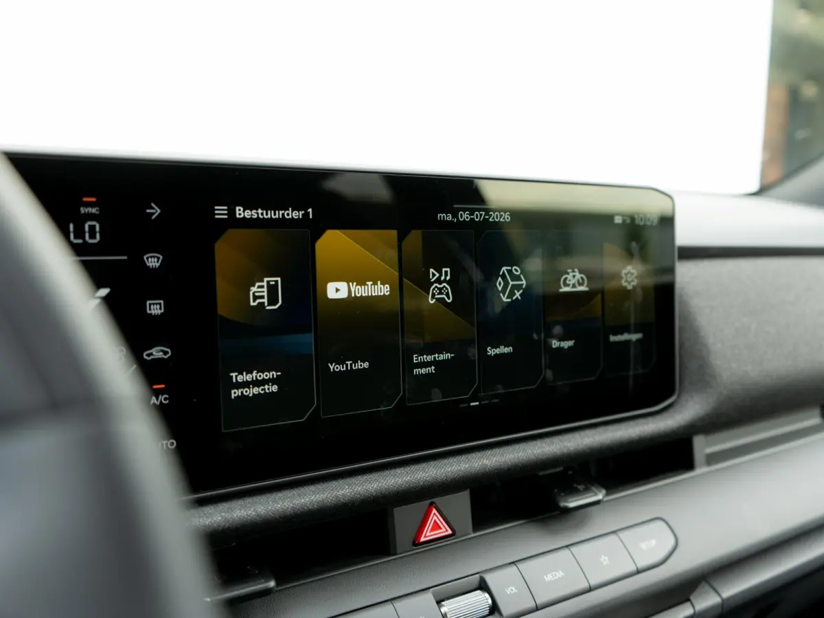 1.6 GDi Hybrid X-Line | Stoel en stuurverwarming / Ventilatie | Navigatie |
