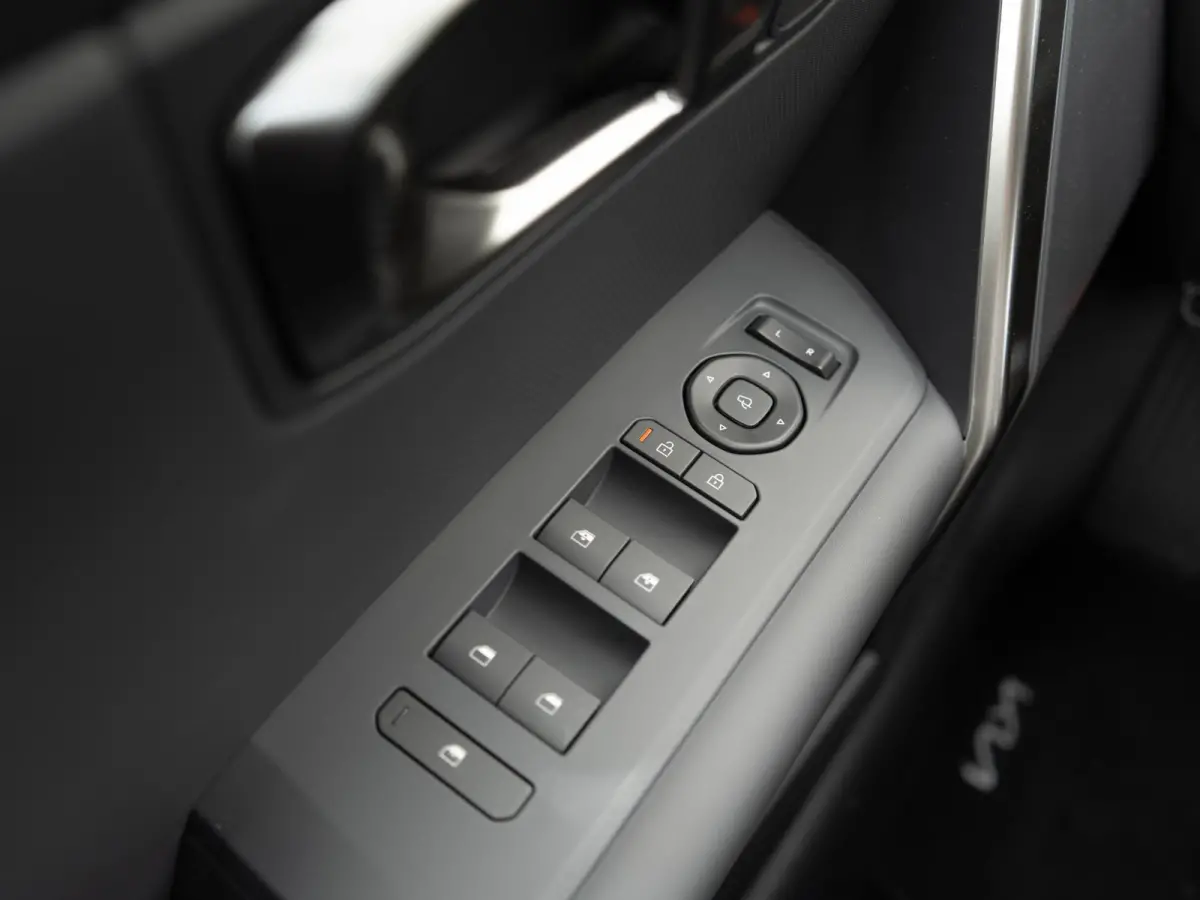 1.6 GDi Hybrid X-Line | Stoel en stuurverwarming / Ventilatie | Navigatie |