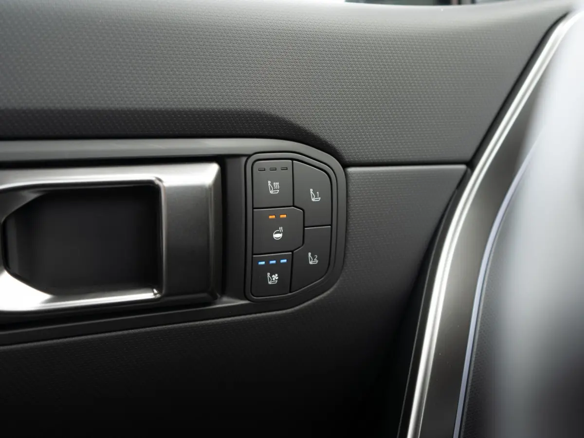 1.6 GDi Hybrid X-Line | Stoel en stuurverwarming / Ventilatie | Navigatie |