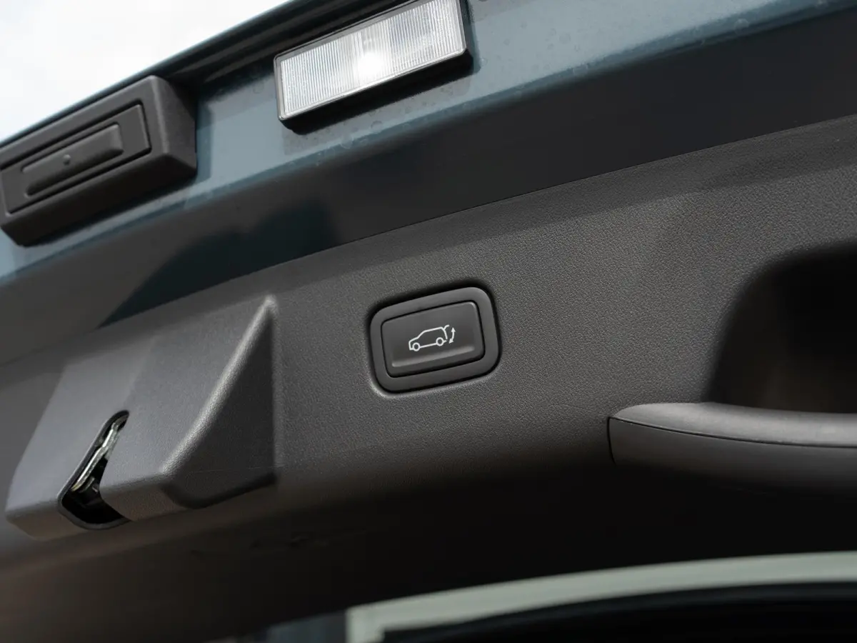 1.6 GDi Hybrid X-Line | Stoel en stuurverwarming / Ventilatie | Navigatie |