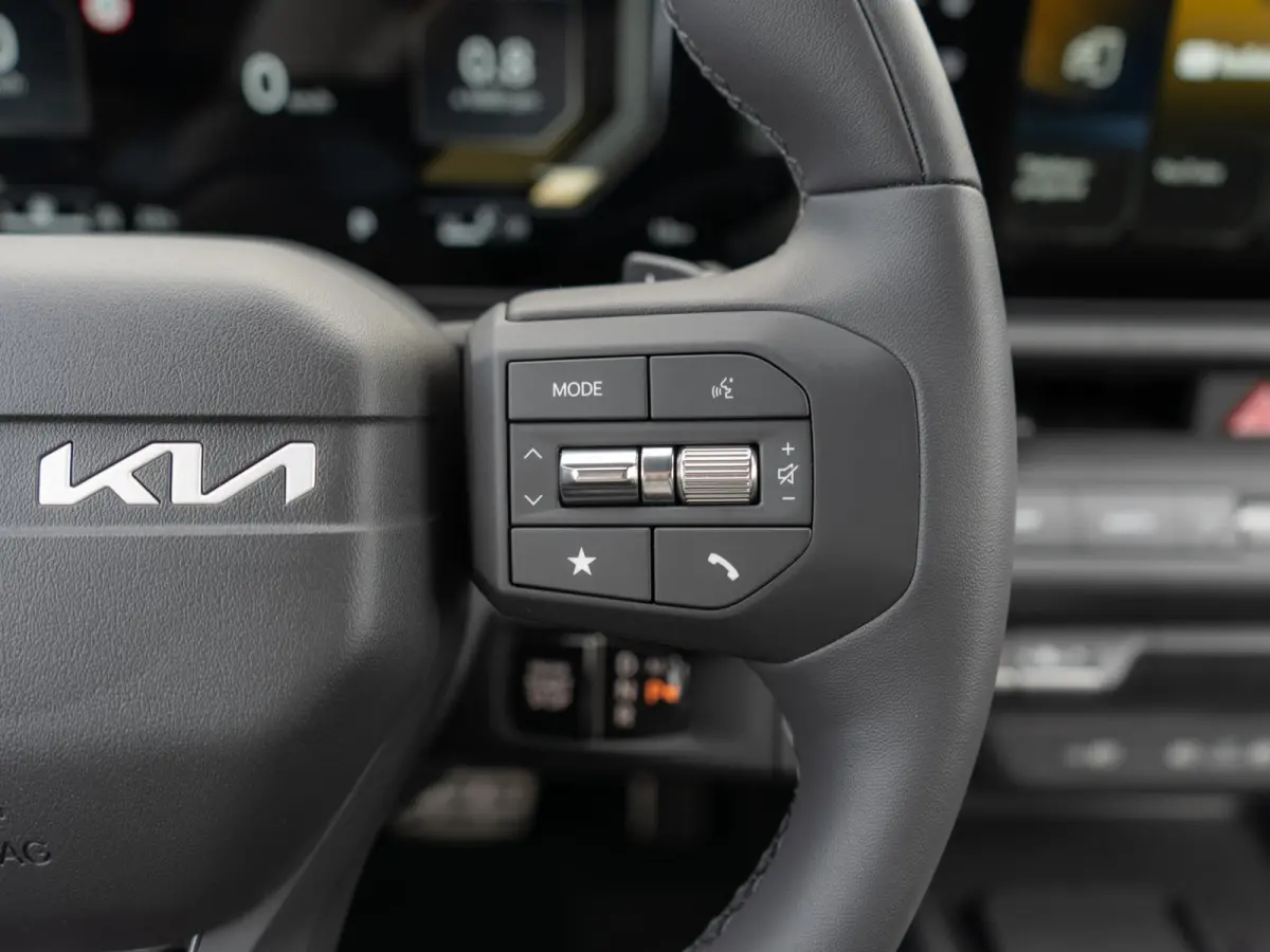 1.6 GDi Hybrid X-Line | Stoel en stuurverwarming / Ventilatie | Navigatie |