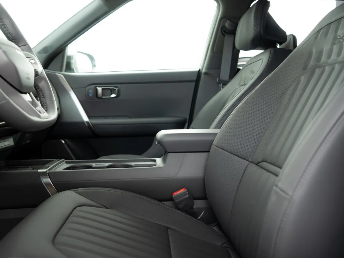 1.6 GDi Hybrid X-Line | Stoel en stuurverwarming / Ventilatie | Navigatie |