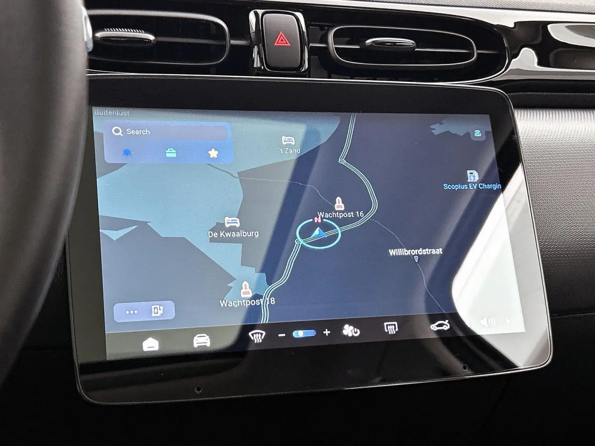 Design 37.3 kWh | Navigatie | Achteruitrijcamera | Panorama Dak | Keyless Start | Climate Control | 15" LMV |