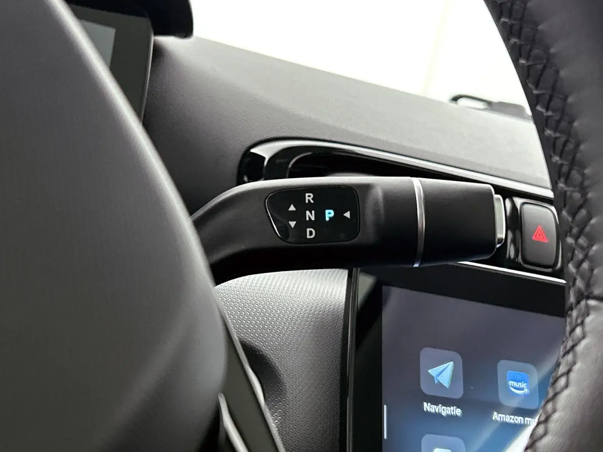 Design 37.3 kWh | Navigatie | Achteruitrijcamera | Panorama Dak | Keyless Start | Climate Control | 15" LMV |