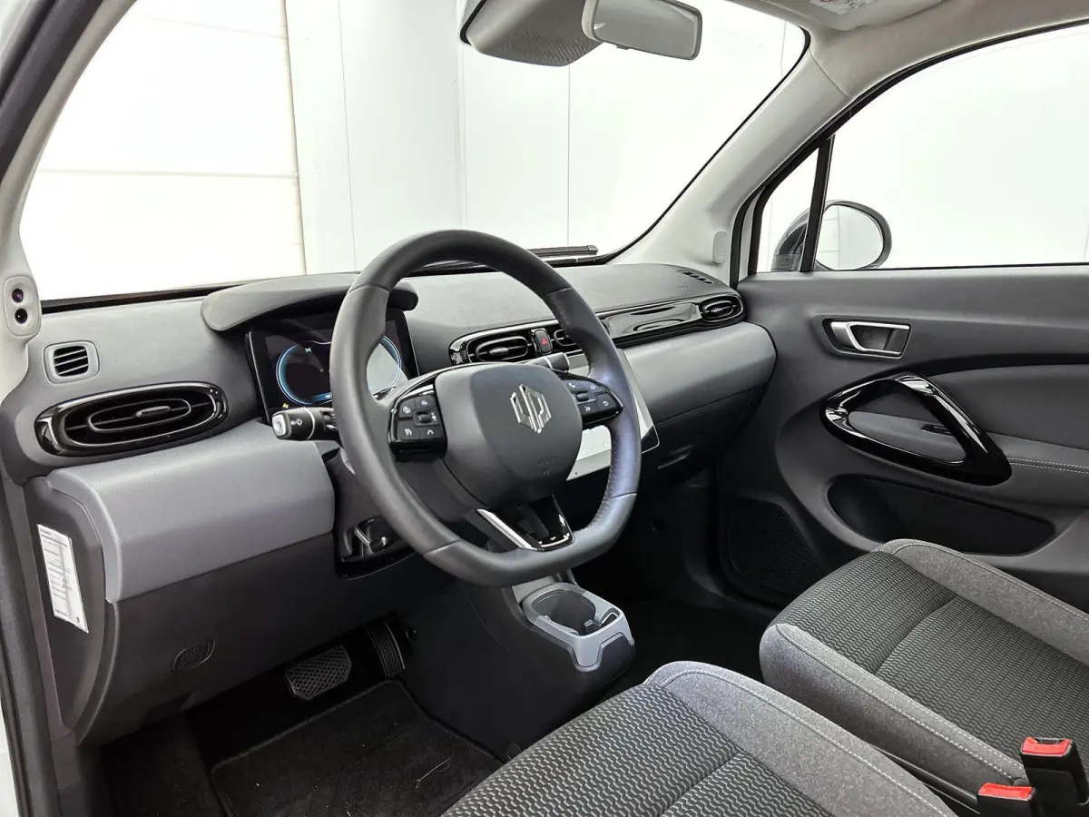 Design 37.3 kWh | Navigatie | Achteruitrijcamera | Panorama Dak | Keyless Start | Climate Control | 15" LMV |