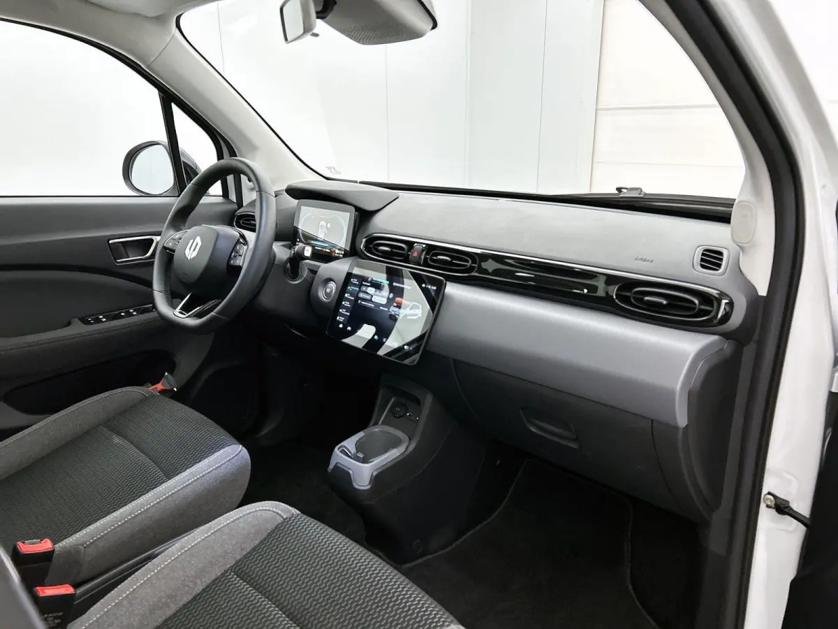 Design 37.3 kWh | Navigatie | Achteruitrijcamera | Panorama Dak | Keyless Start | Climate Control | 15" LMV |