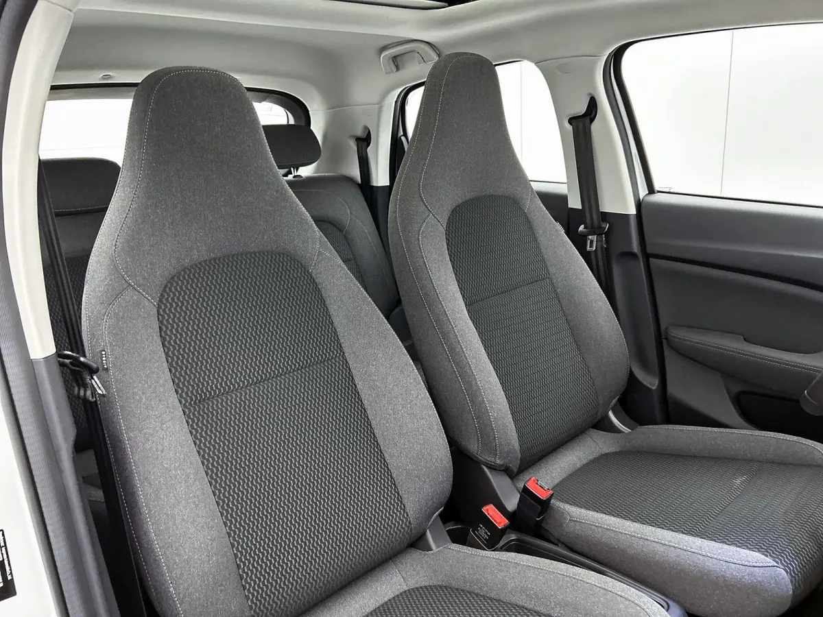 Design 37.3 kWh | Navigatie | Achteruitrijcamera | Panorama Dak | Keyless Start | Climate Control | 15" LMV |