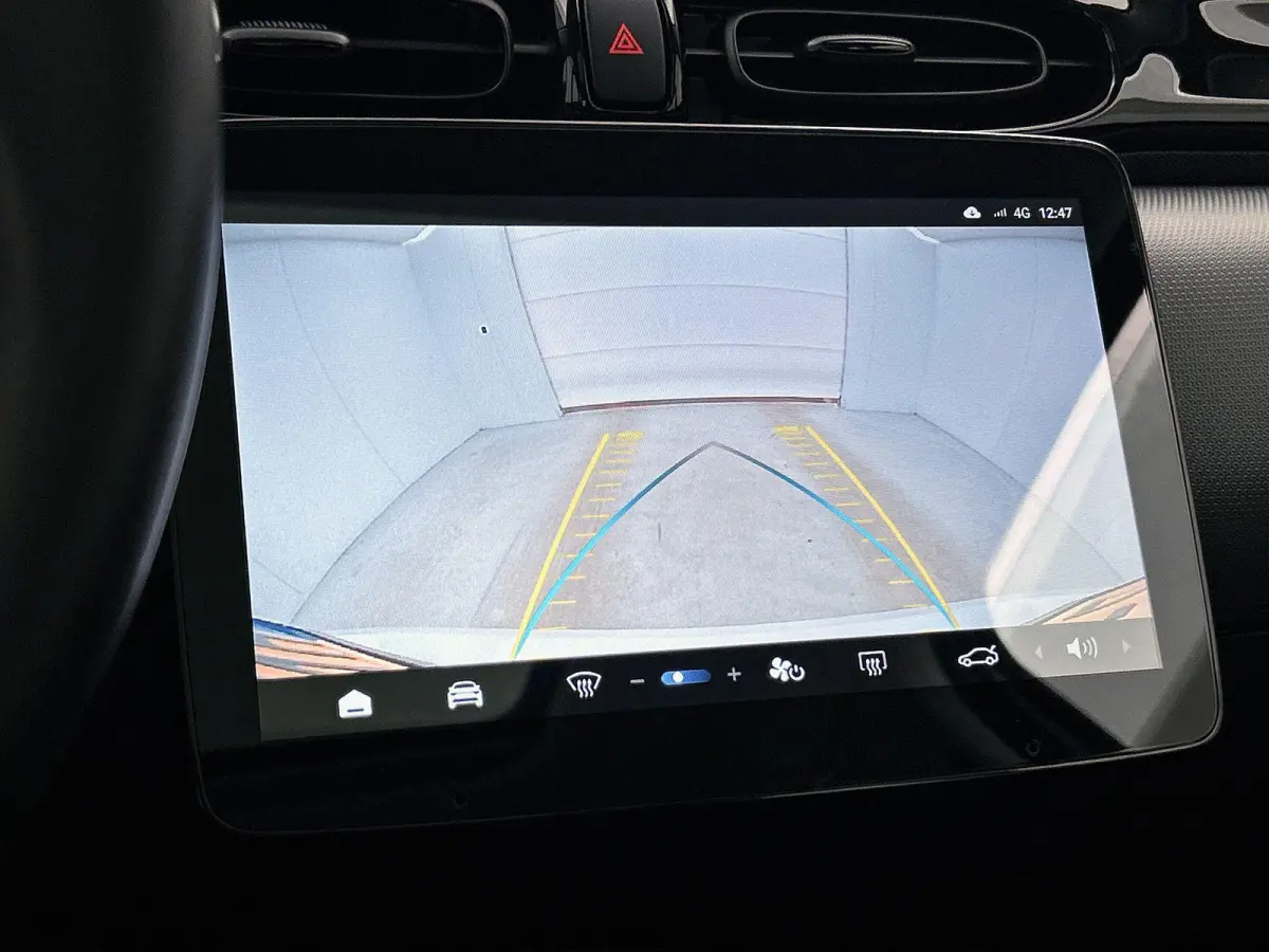 Design 37.3 kWh | Navigatie | Achteruitrijcamera | Panorama Dak | Keyless Start | Climate Control | 15" LMV |