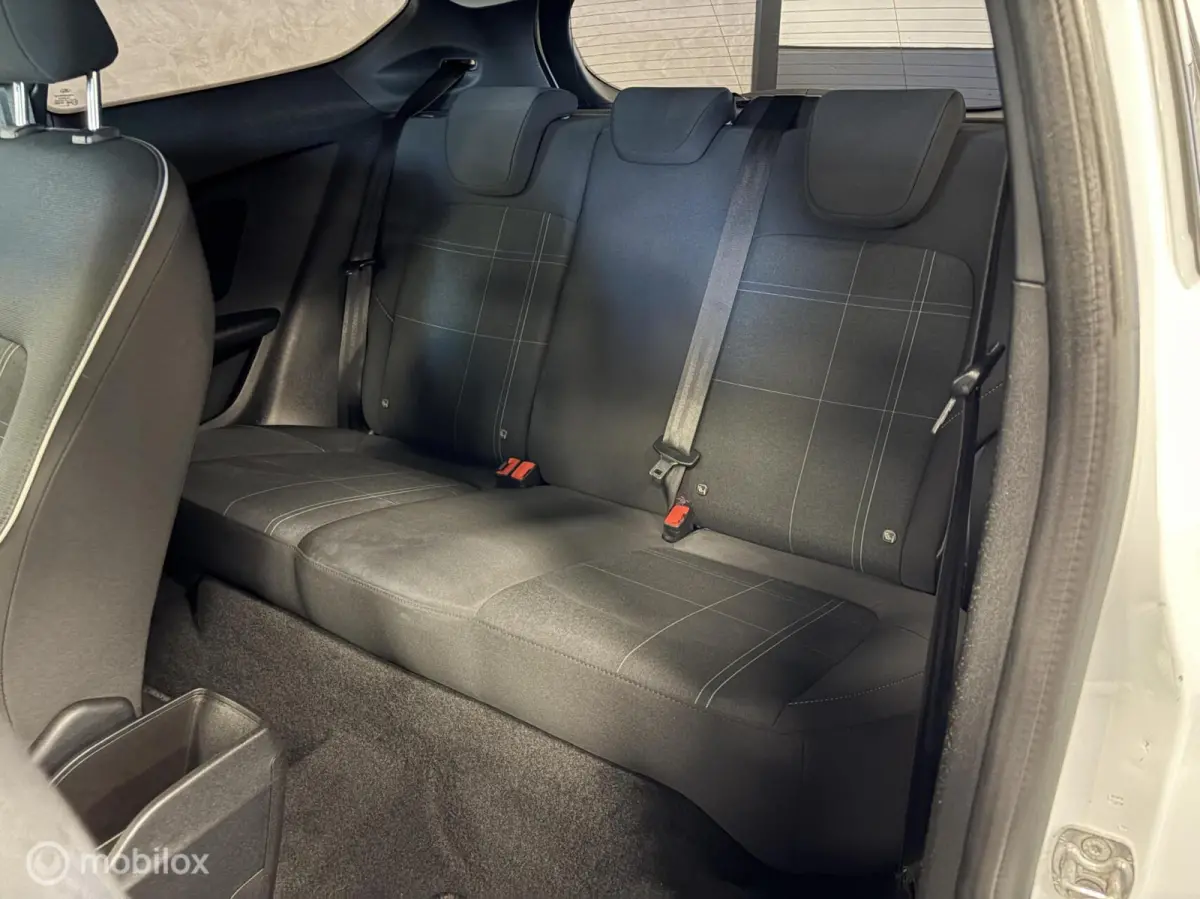 1.1 AIRCO / CRUISE / MEDIA / ZWART LMV / PDC / LEUKE AUTO