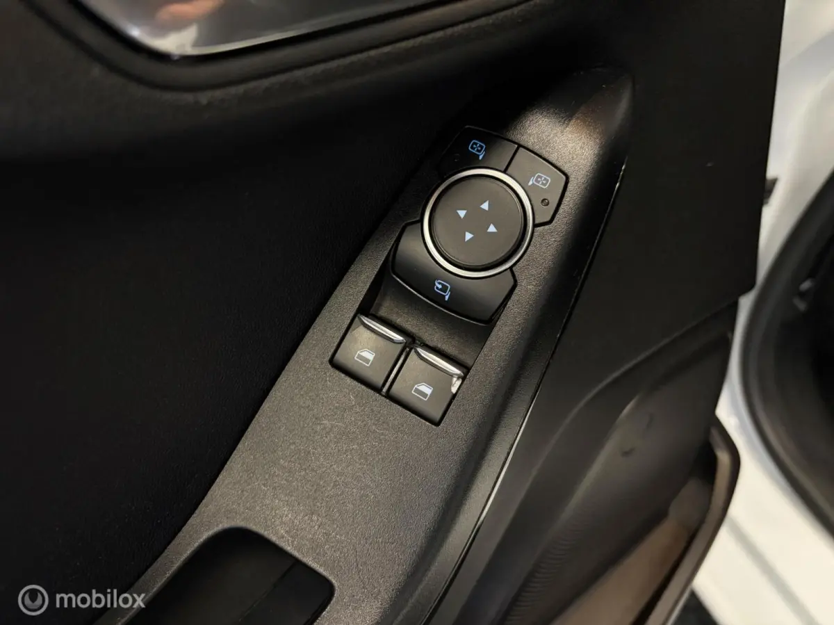 1.1 AIRCO / CRUISE / MEDIA / ZWART LMV / PDC / LEUKE AUTO