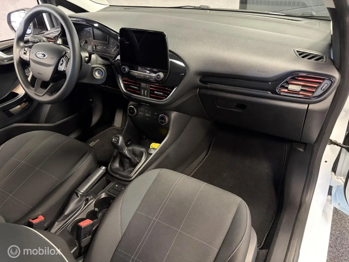 1.1 AIRCO / CRUISE / MEDIA / ZWART LMV / PDC / LEUKE AUTO