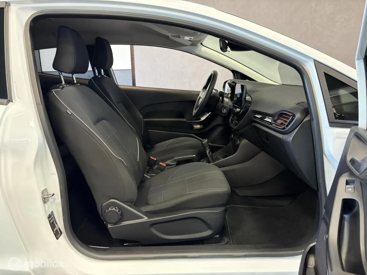 1.1 AIRCO / CRUISE / MEDIA / ZWART LMV / PDC / LEUKE AUTO