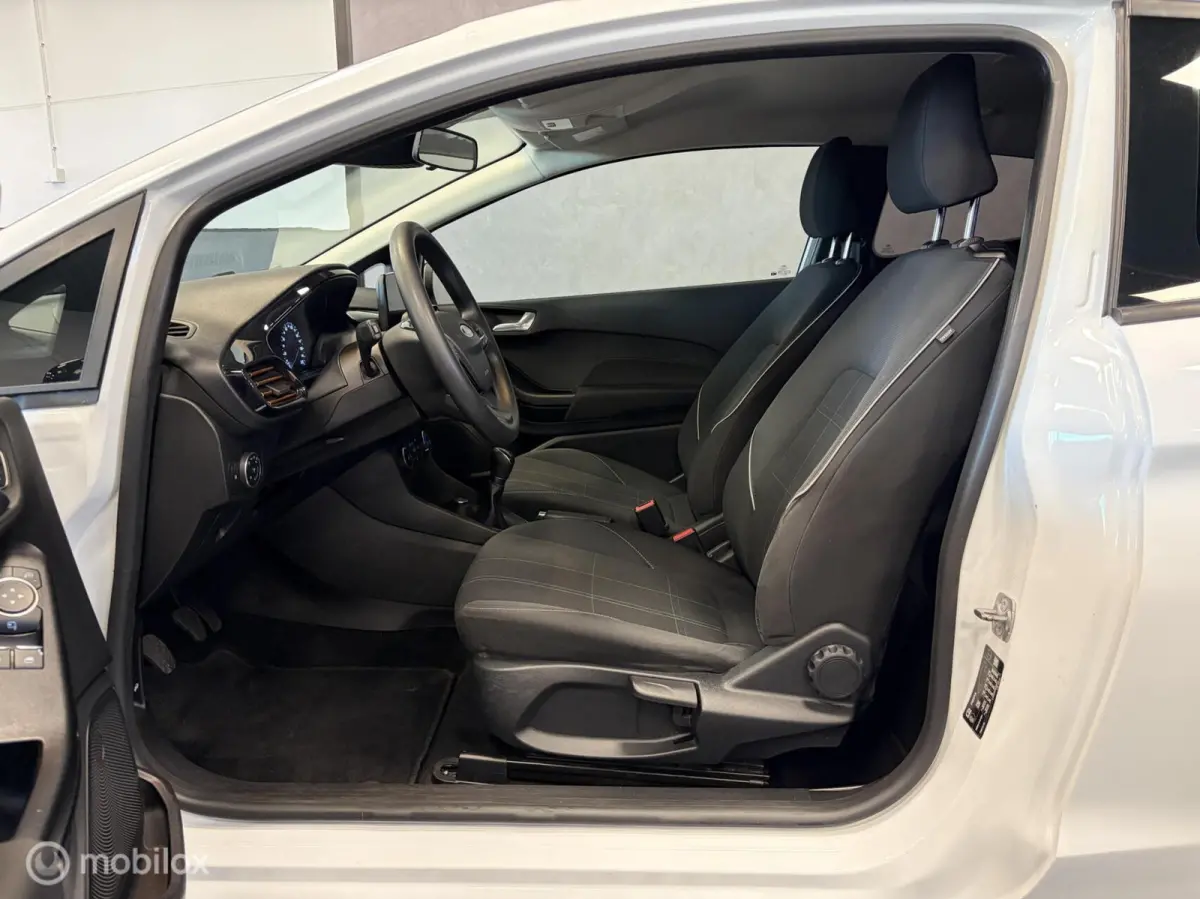 1.1 AIRCO / CRUISE / MEDIA / ZWART LMV / PDC / LEUKE AUTO