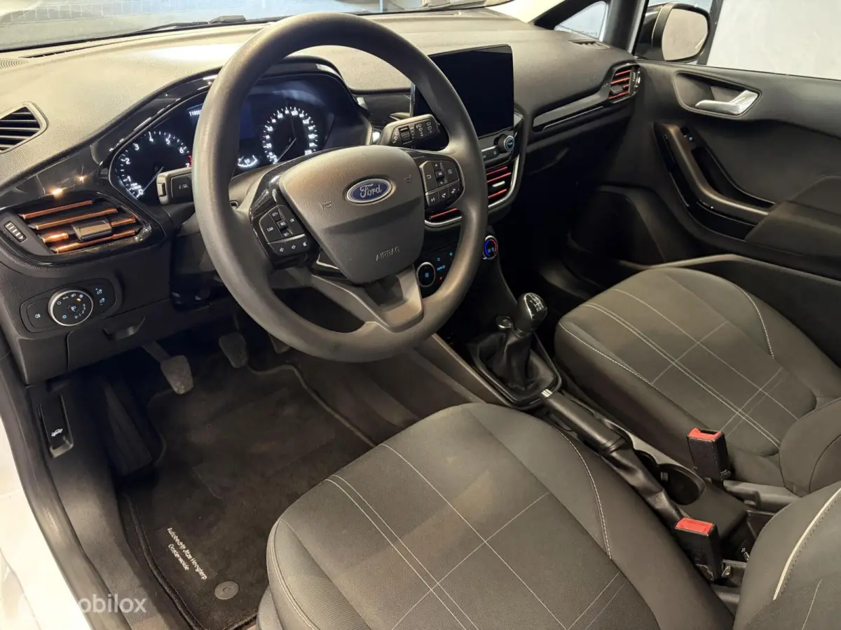 1.1 AIRCO / CRUISE / MEDIA / ZWART LMV / PDC / LEUKE AUTO