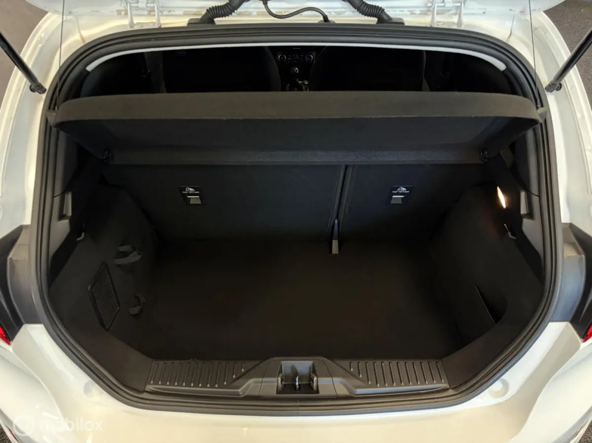 1.1 AIRCO / CRUISE / MEDIA / ZWART LMV / PDC / LEUKE AUTO