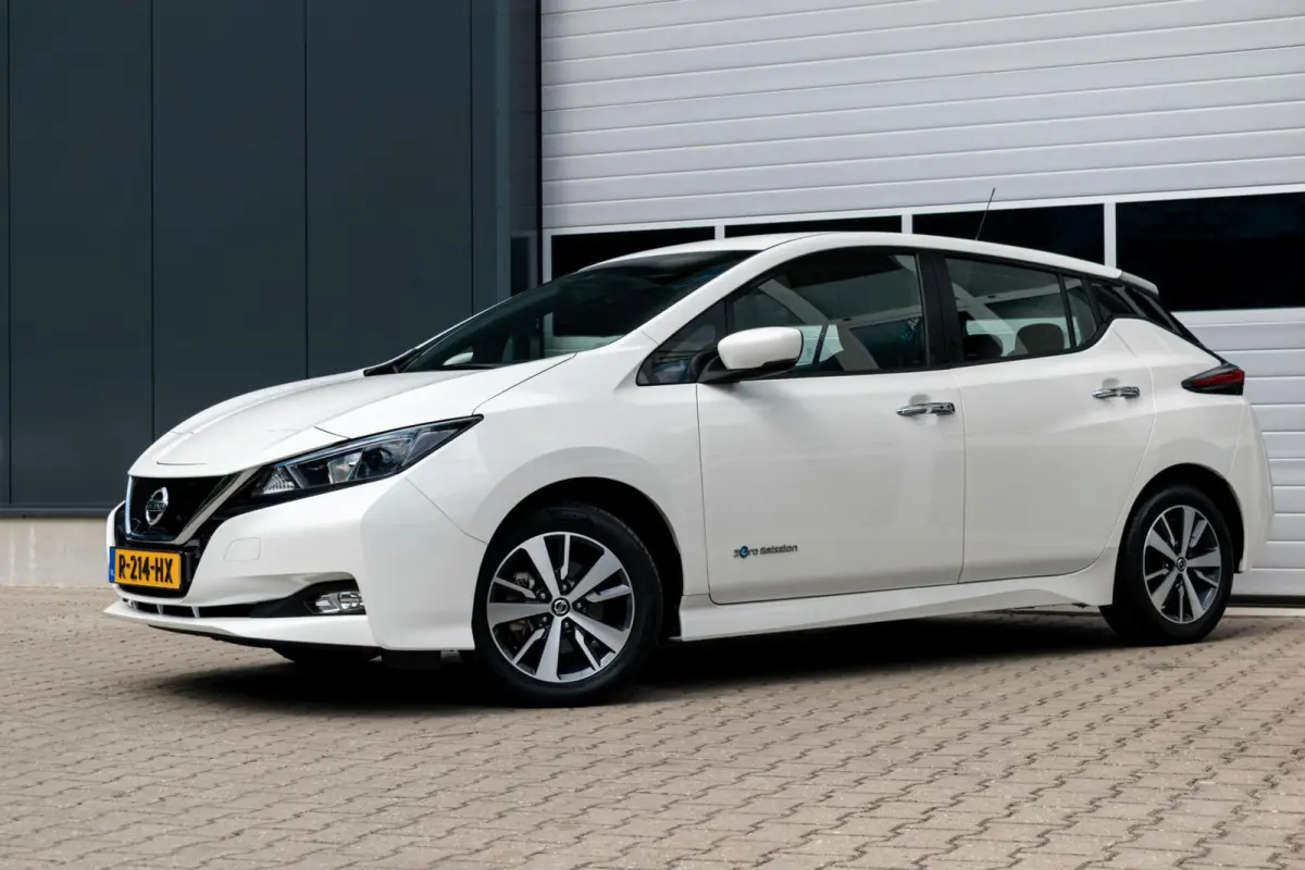 N-Connecta 40 kWh|SOH 90%|CAMERA|ADAPT. CRUISE|CARPLAY|CLIMATE|KEYLESS|DODEHOEKDETECTIE