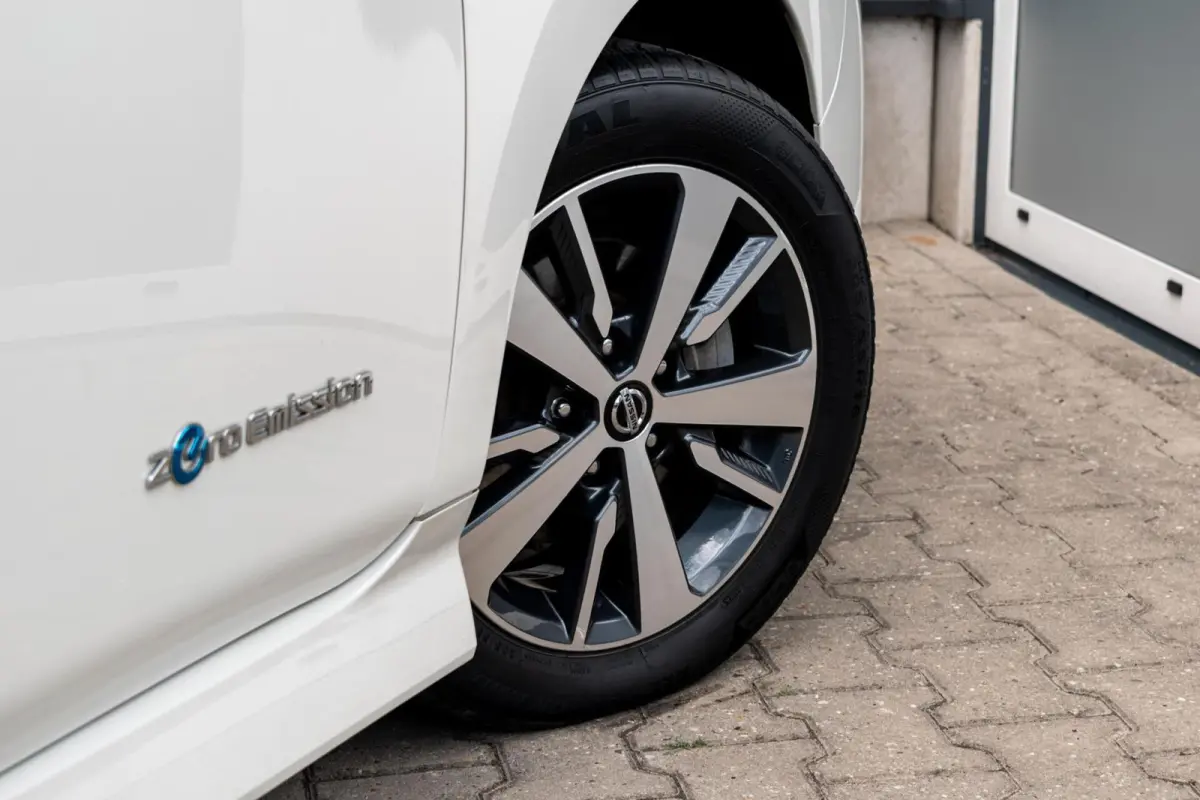 N-Connecta 40 kWh|SOH 90%|CAMERA|ADAPT. CRUISE|CARPLAY|CLIMATE|KEYLESS|DODEHOEKDETECTIE