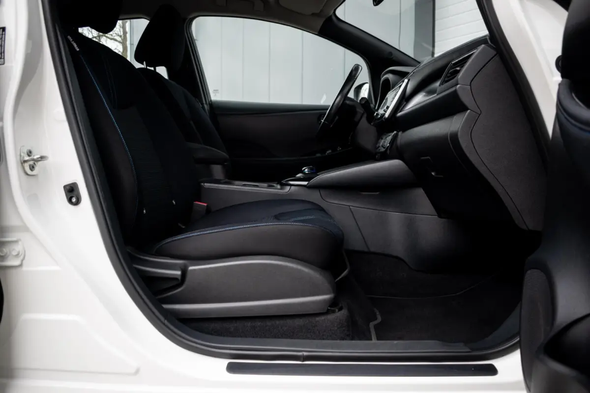 N-Connecta 40 kWh|SOH 90%|CAMERA|ADAPT. CRUISE|CARPLAY|CLIMATE|KEYLESS|DODEHOEKDETECTIE