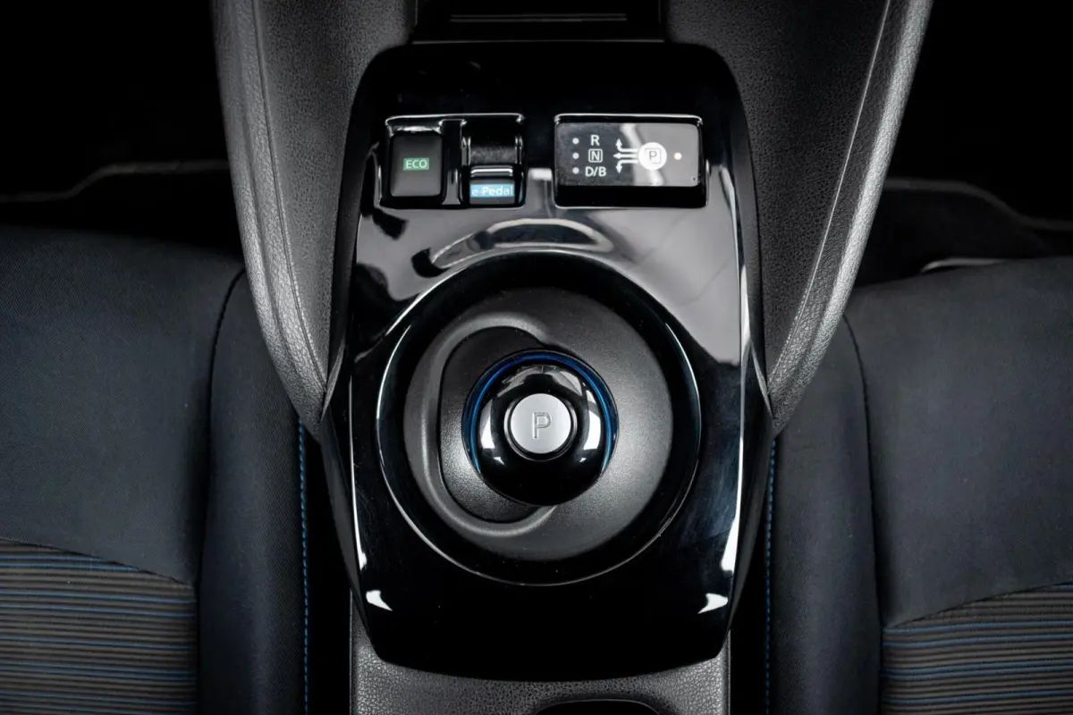 N-Connecta 40 kWh|SOH 90%|CAMERA|ADAPT. CRUISE|CARPLAY|CLIMATE|KEYLESS|DODEHOEKDETECTIE