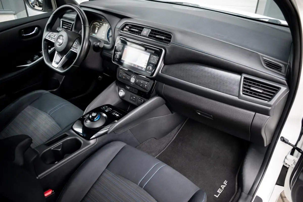 N-Connecta 40 kWh|SOH 90%|CAMERA|ADAPT. CRUISE|CARPLAY|CLIMATE|KEYLESS|DODEHOEKDETECTIE