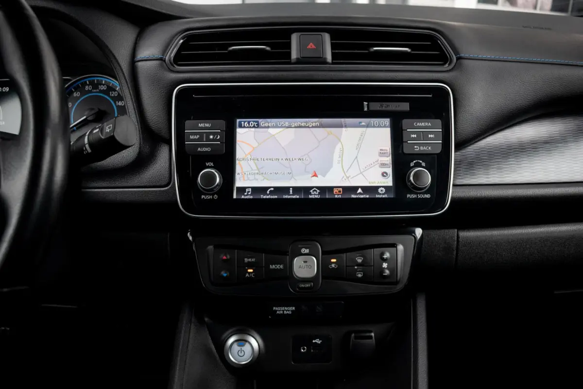 N-Connecta 40 kWh|SOH 90%|CAMERA|ADAPT. CRUISE|CARPLAY|CLIMATE|KEYLESS|DODEHOEKDETECTIE