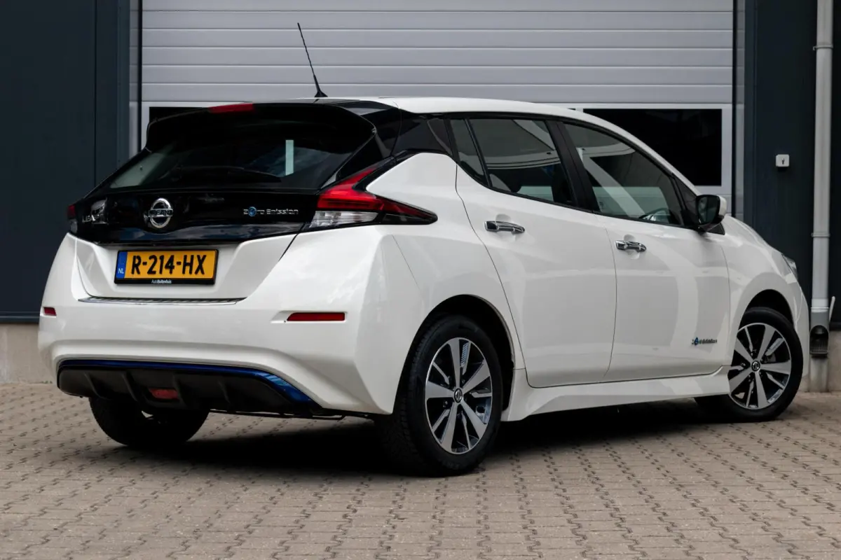 N-Connecta 40 kWh|SOH 90%|CAMERA|ADAPT. CRUISE|CARPLAY|CLIMATE|KEYLESS|DODEHOEKDETECTIE