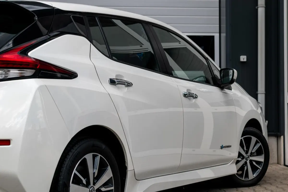 N-Connecta 40 kWh|SOH 90%|CAMERA|ADAPT. CRUISE|CARPLAY|CLIMATE|KEYLESS|DODEHOEKDETECTIE
