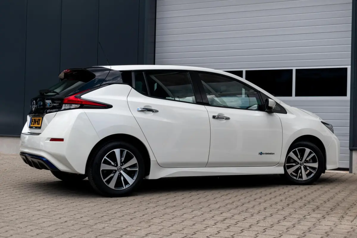 N-Connecta 40 kWh|SOH 90%|CAMERA|ADAPT. CRUISE|CARPLAY|CLIMATE|KEYLESS|DODEHOEKDETECTIE
