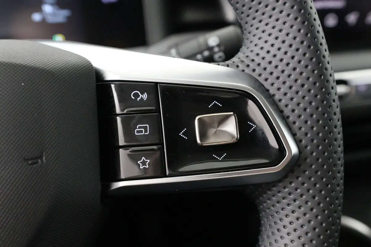 Luxury 64 kWh | 360 Camera | Warmtepomp | Stoel/Stuurverwarming | Clima | Navi | LED | Cruise Adaptive