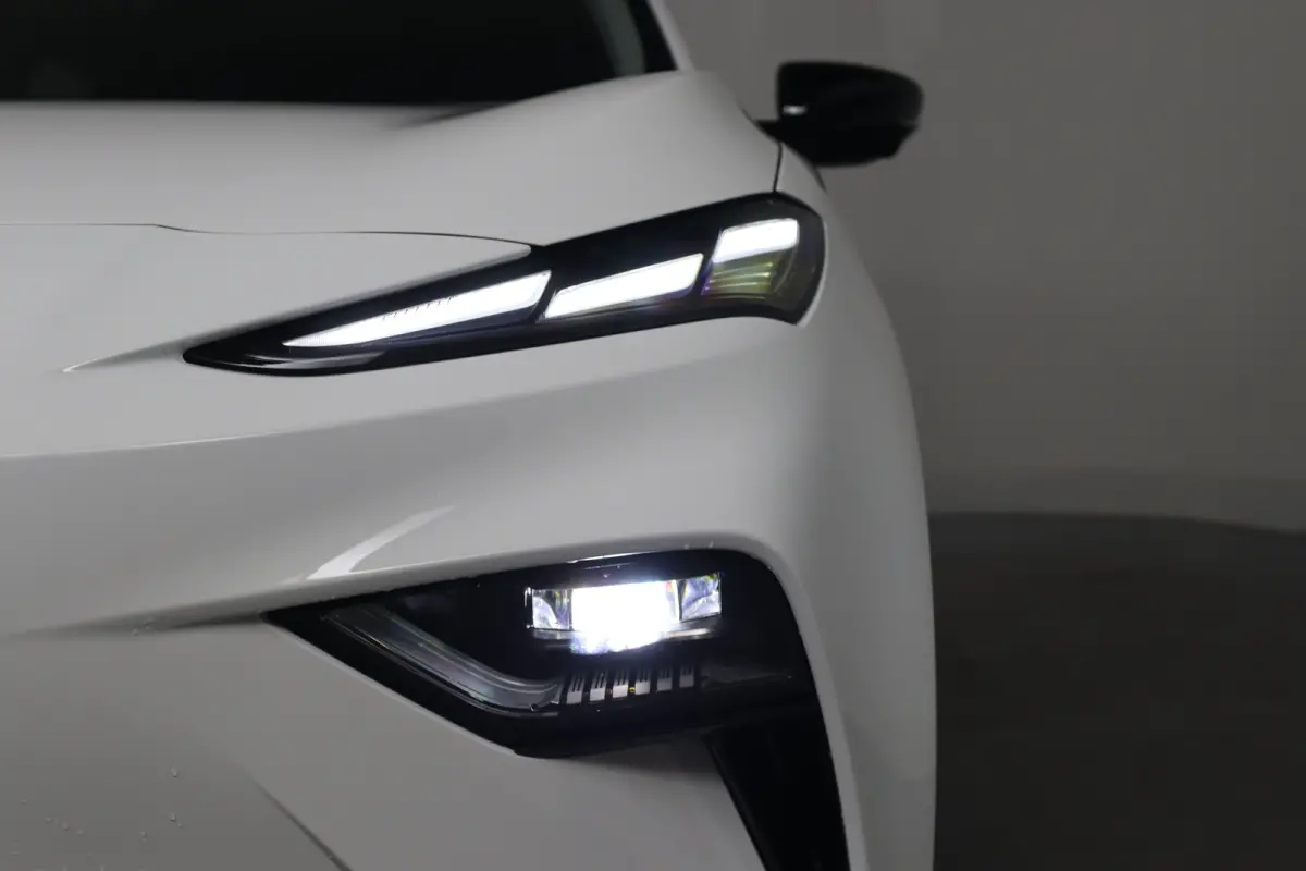Luxury 64 kWh | 360 Camera | Warmtepomp | Stoel/Stuurverwarming | Clima | Navi | LED | Cruise Adaptive